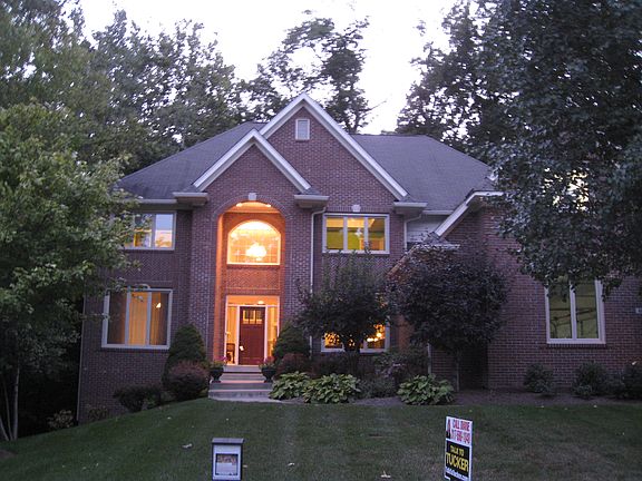 2nd image of 4682 Woods Edge Dr