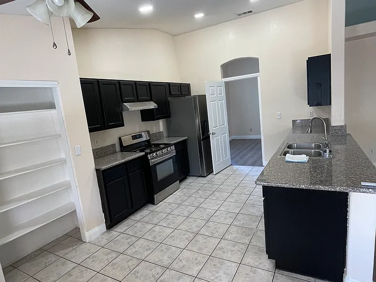 3527 Bronco Buster Ct — Photo 10