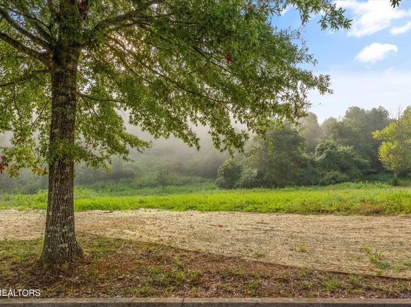 140 Pineberry Rd E, Oak Ridge, TN 37830