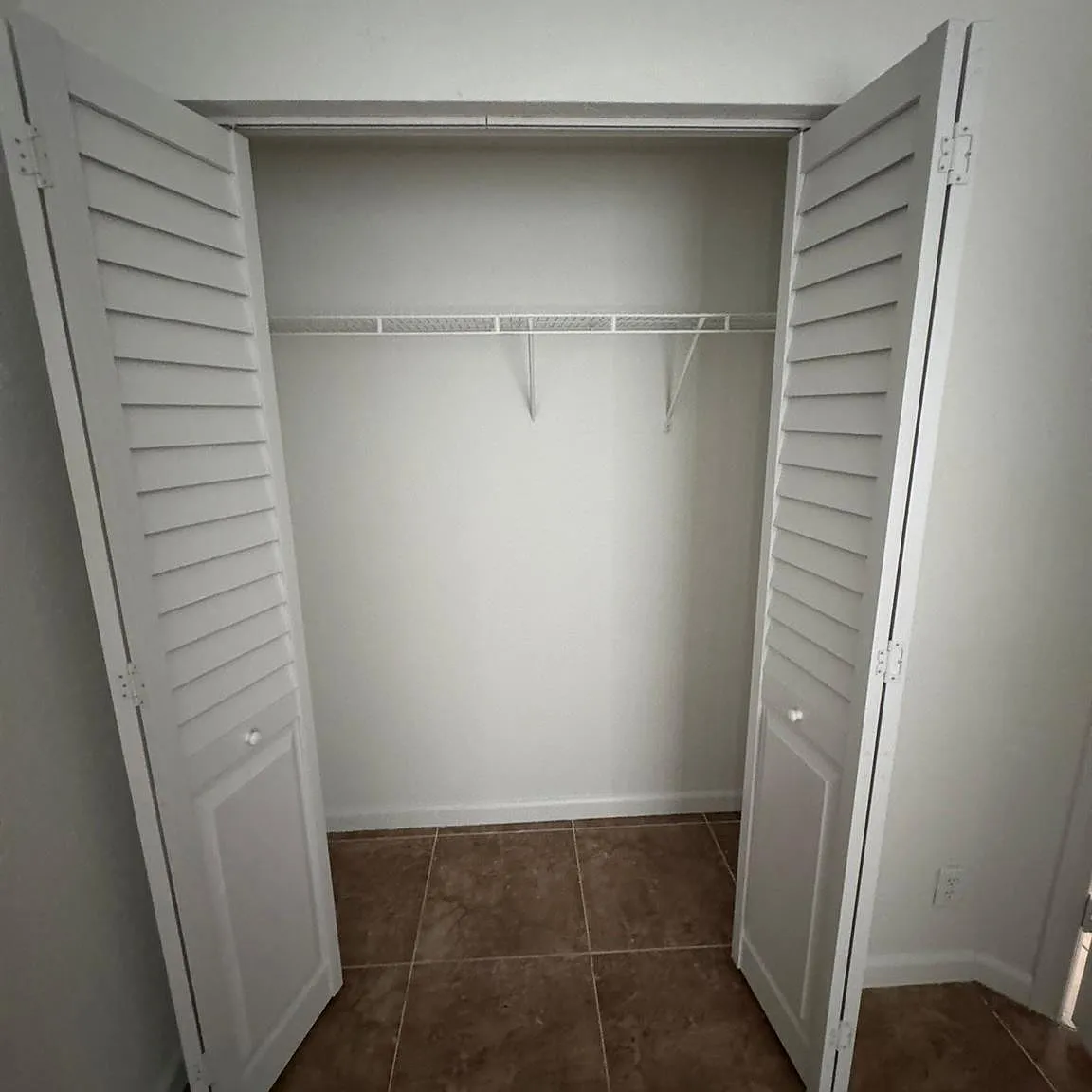 3 bed, 2.0 bath, 999 sqft, $1,899 — Photo 3