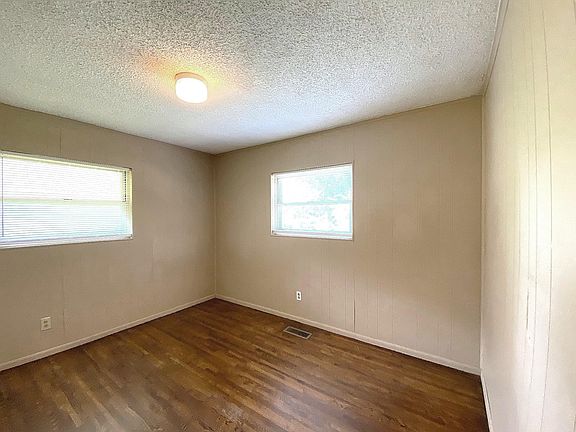 4th image of 3429 W 43rd Pl