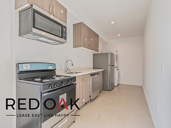 3rd image of 5814 La Mirada Ave #403