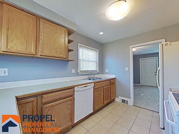 4th image of 33275 Kathryn St