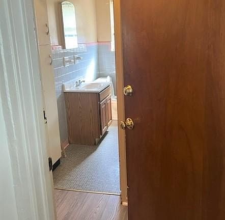2nd image of 1043 Parkway Dr APT 3