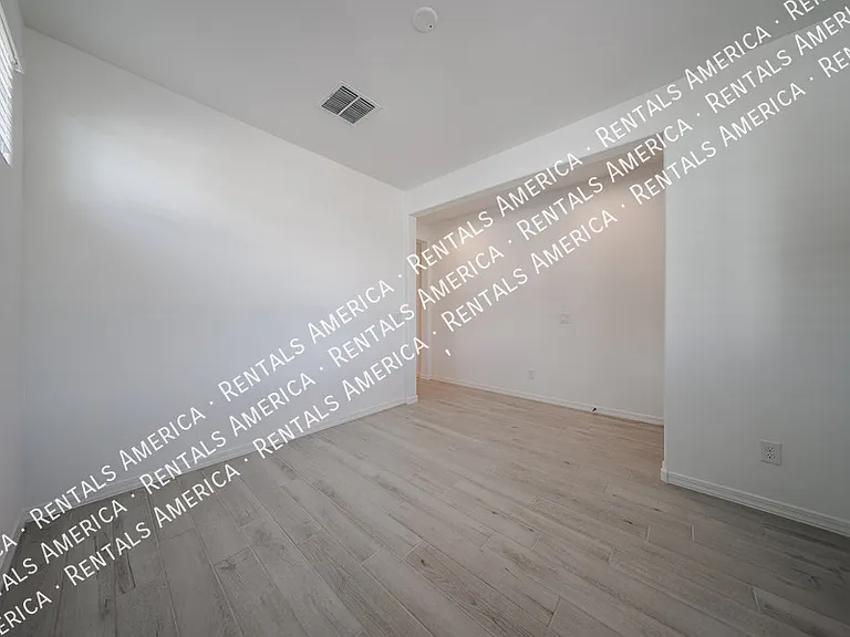8725 W Windsor Blvd — Photo 6