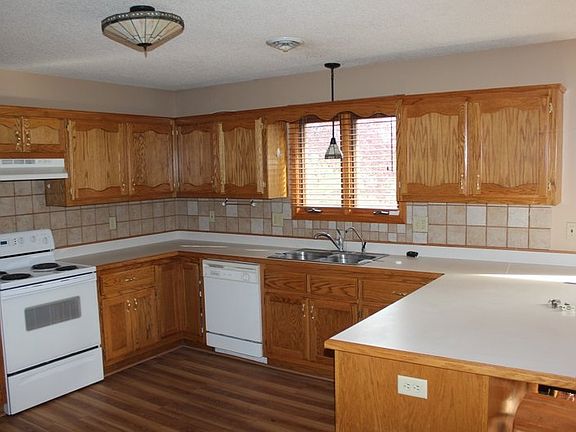 5th image of 415 Clydesdale Dr