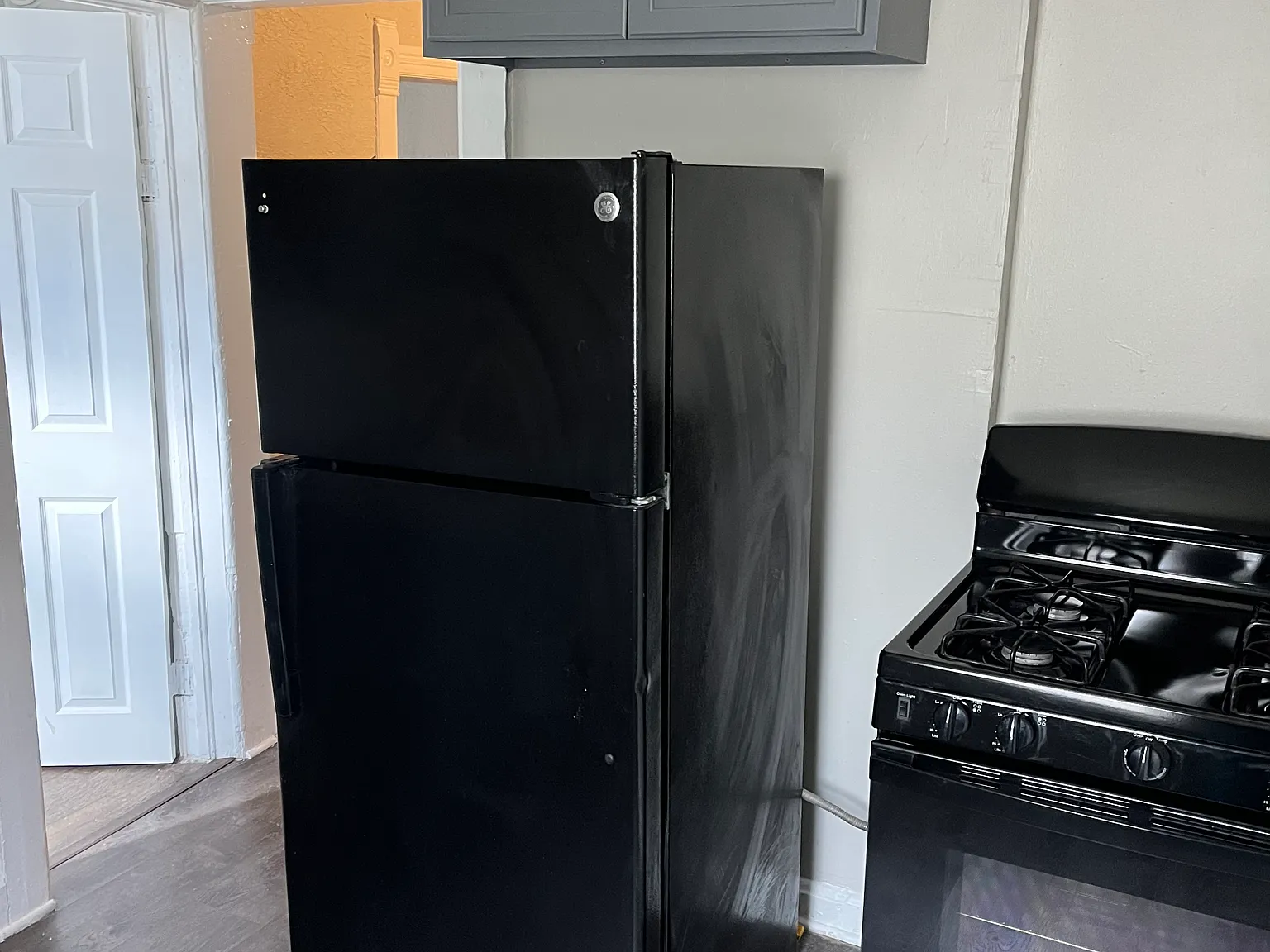 2 bed, 450 sqft, $950 — Photo 1