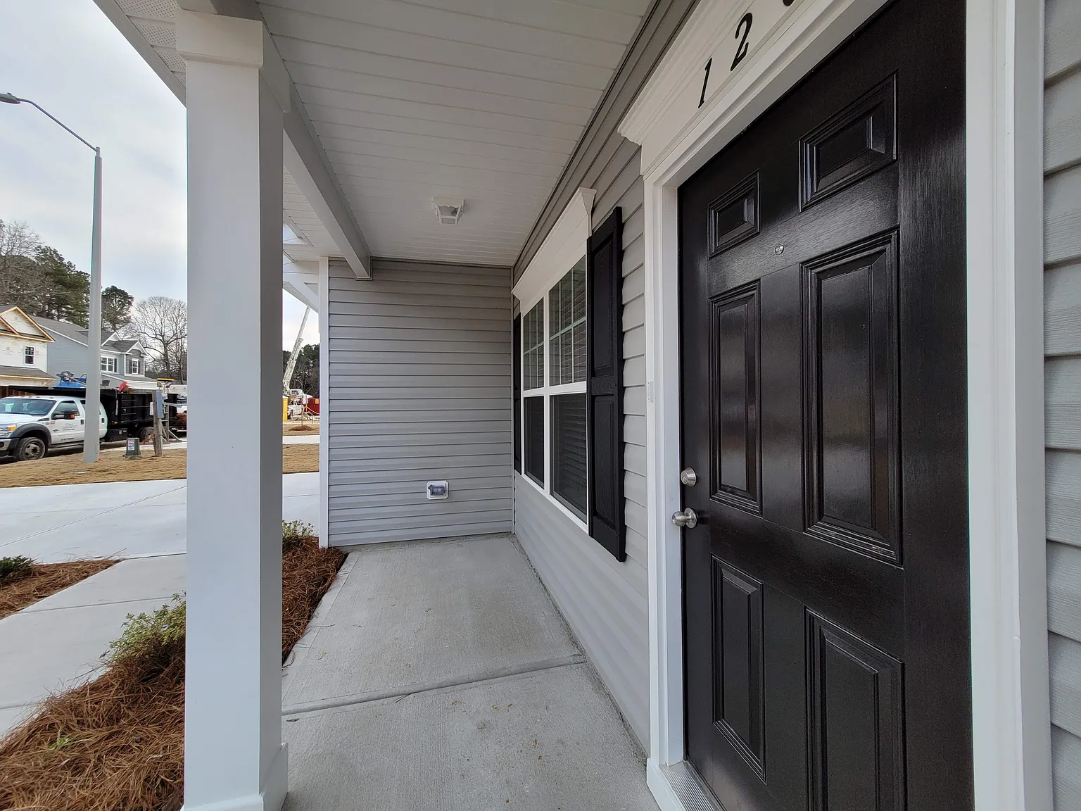 4 bed, 2.5 bath, 2128 sqft, $2,050 — Photo 3
