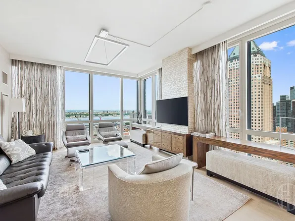 247 W 46th St APT 3801, New York, NY 10036