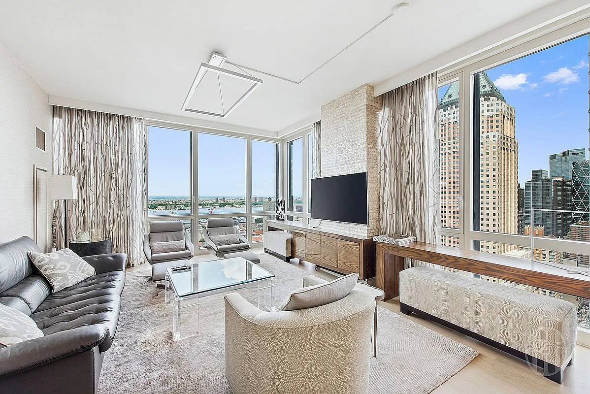 247 W 46th St APT 3801 photo 1