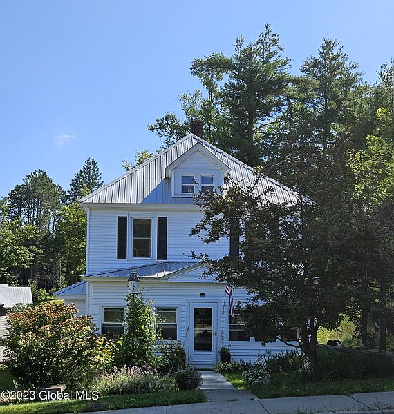 3rd image of 208 Main Street