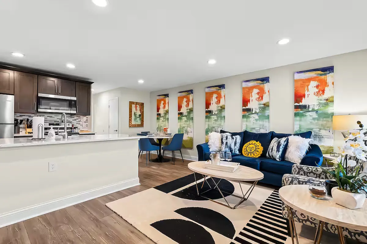 Royal Oak Place Apartments — Photo 1