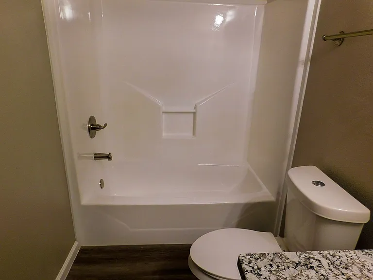 107 Varsity Dr — Photo 17