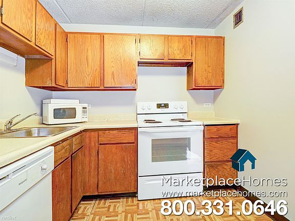 4th image of 1600 Wedgewood Dr APT 315