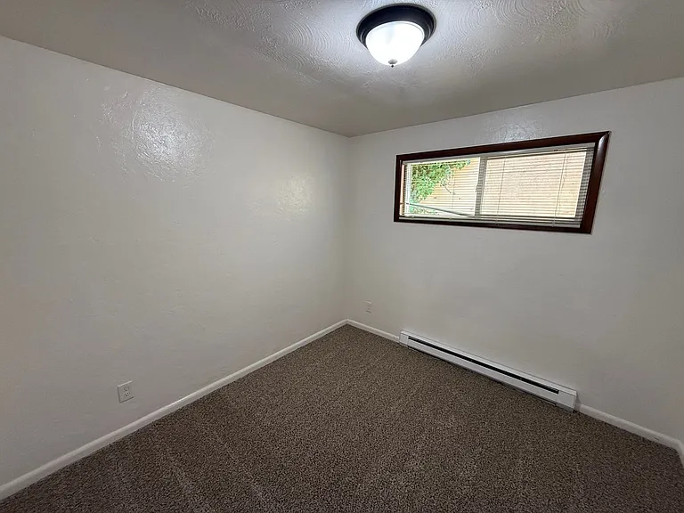 2042 Myrtle Ave NE — Photo 16