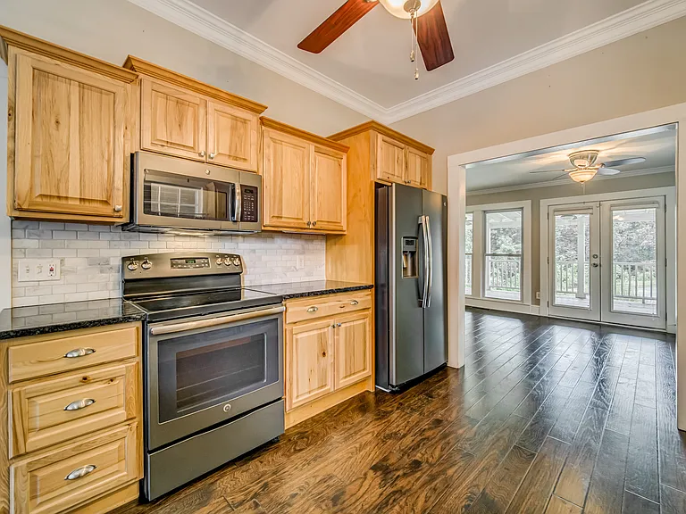 121 Brown St — Photo 4