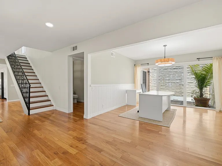 4501 Regents Ct — Photo 11