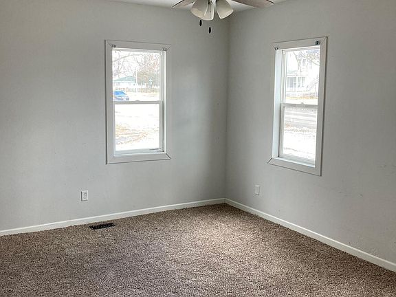 5th image of 424 Center Ave