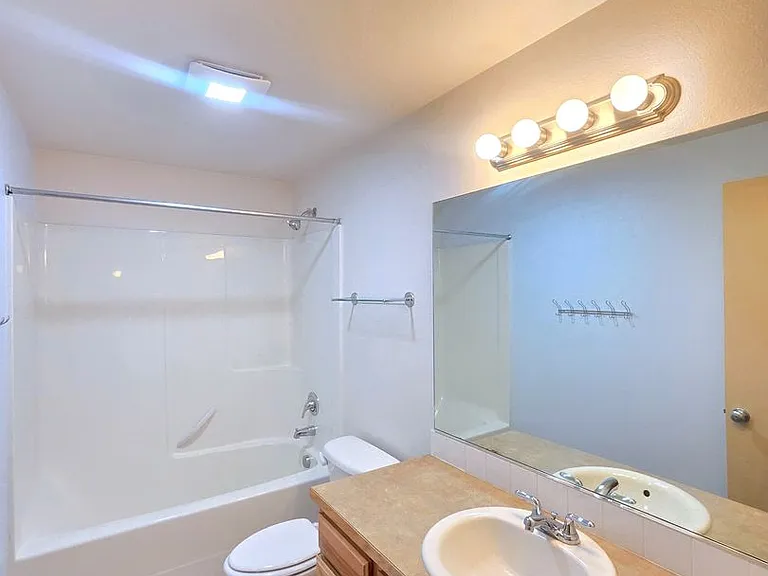 7008 S Lucas St — Photo 17