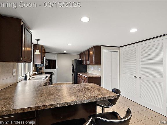 5th image of 3205 Shimmons Rd