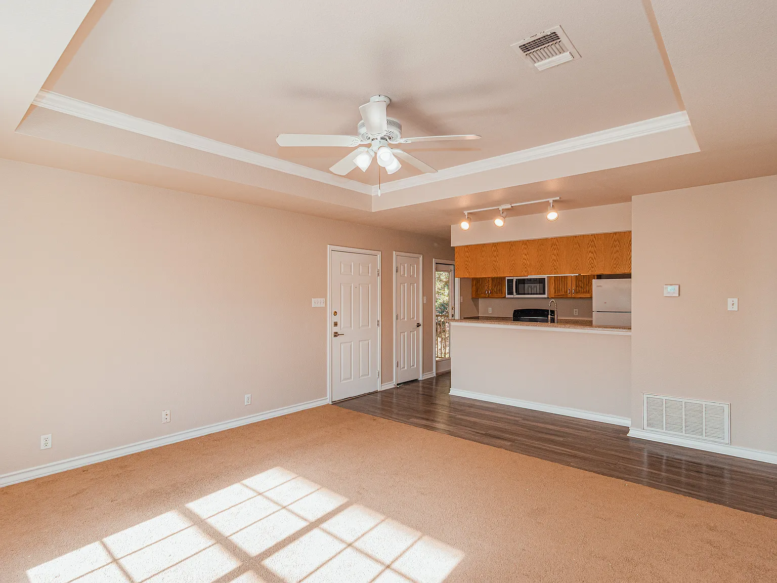 2 bed, 850 sqft, $1,175 — Photo 3