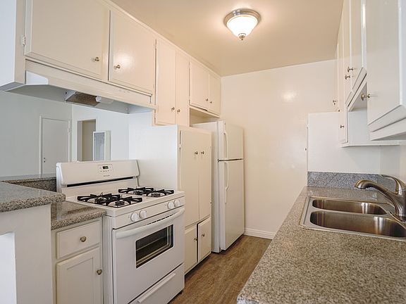 2nd image of 1528 S Bundy Dr APT 4