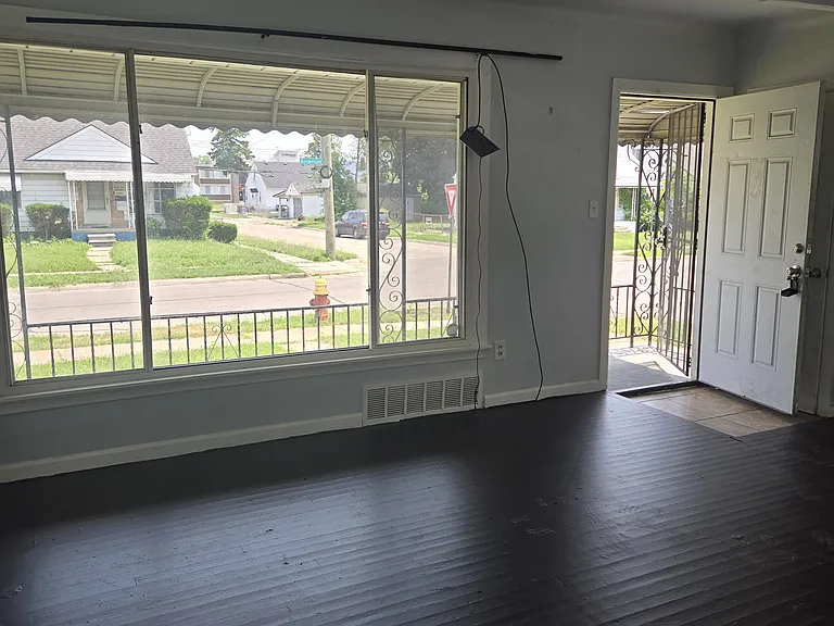 6201 Rosemont Ave — Photo 2