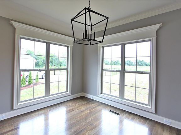 5th image of 908 Larkspur Ln
