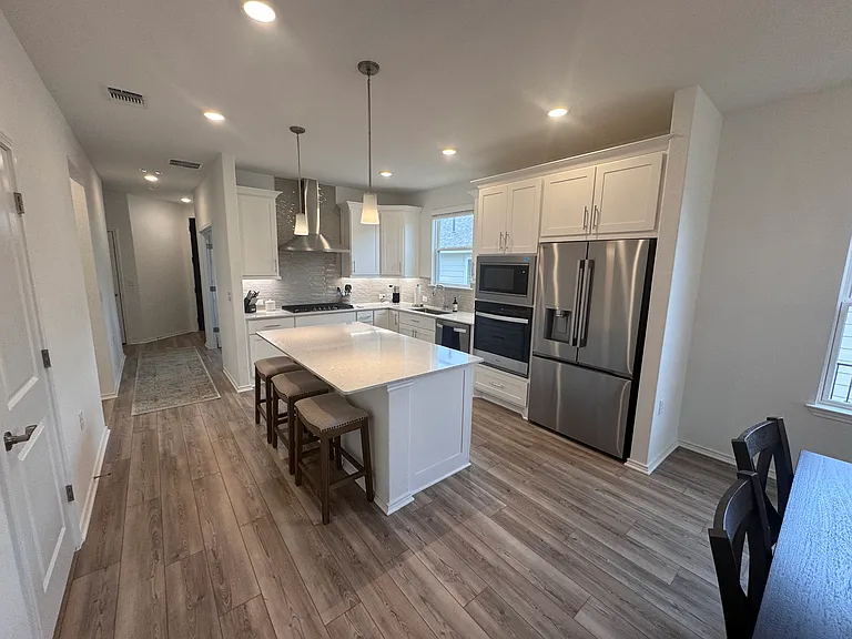 120 Clay Hill St — Photo 3