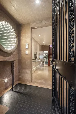 Sold by Societe Real Estate | media 7