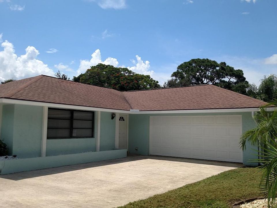 Home For Sale In ST LUCIE POINT