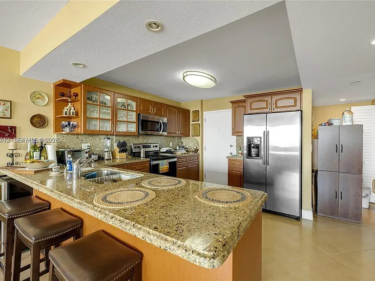 9125 SW 77th Ave #802 — Photo 9