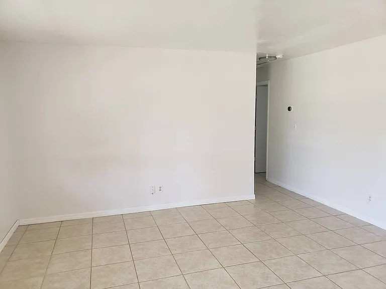 1306 Hibiscus Dr — Photo 2