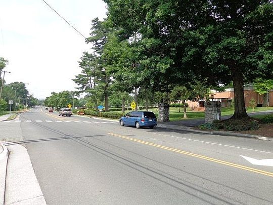4th image of 629 S Main St