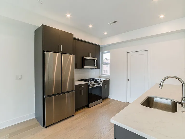 125 South Street — Photo 9