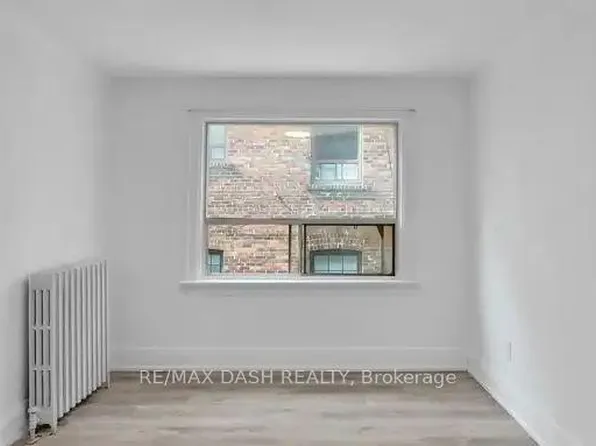 917 Saint Clair Ave W #30, Toronto, ON M6C 1C7