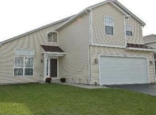 830 Parc Ct, Lake In The Hills, IL 60156