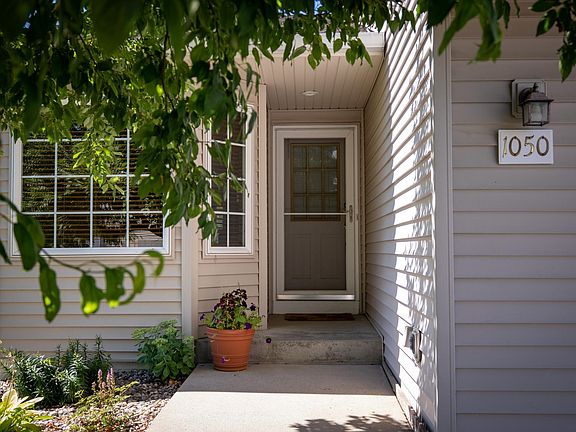 3rd image of 1050 Primrose Ln