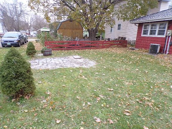 4th image of 307 E 3rd St