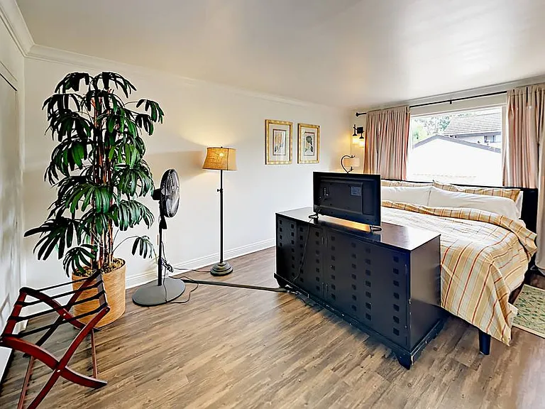 2458 Santa Ana Ave — Photo 13