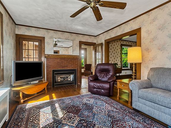 3rd image of 33 Highland St