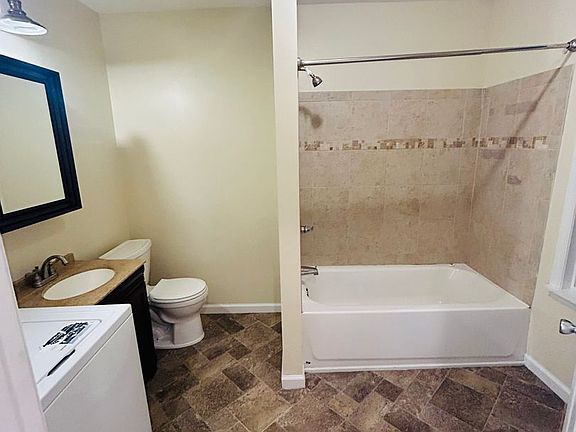 4th image of 2308 12th St #B-1ba-150sqft