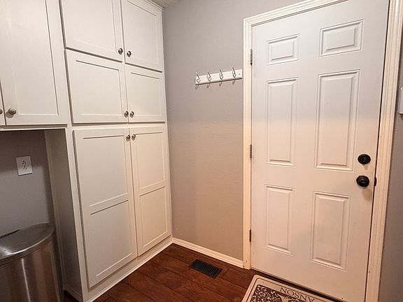 5th image of 209 E Cammack St