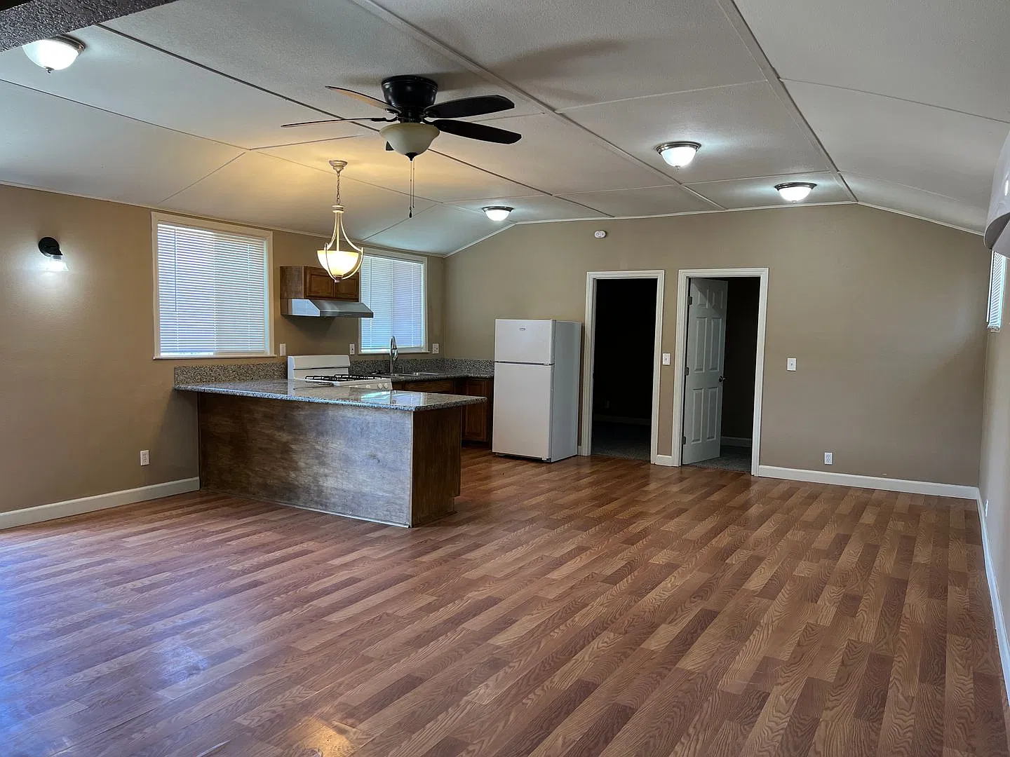 1710 S Teilman Ave — Photo 4