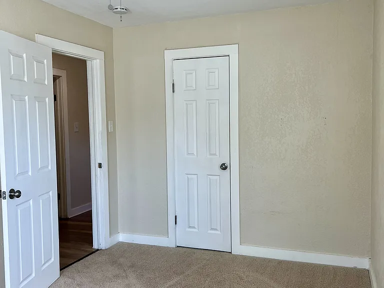 1036 N Madison Ave — Photo 23
