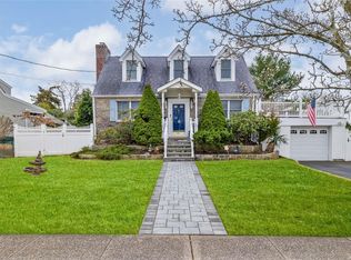 6 Nassau Rd, Massapequa, NY 11758