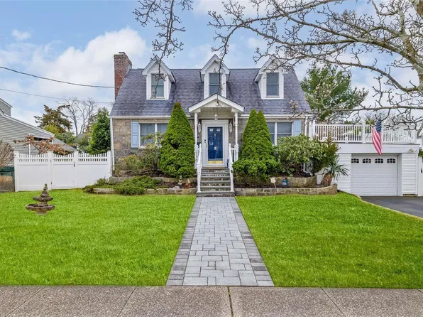 6 Nassau Road, Massapequa, NY 11758