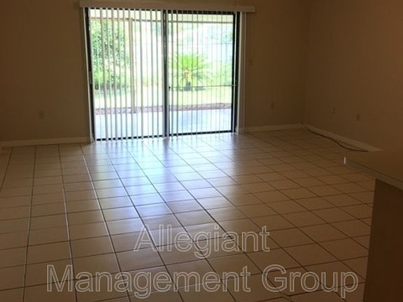 2nd image of 380 Dundee Dr