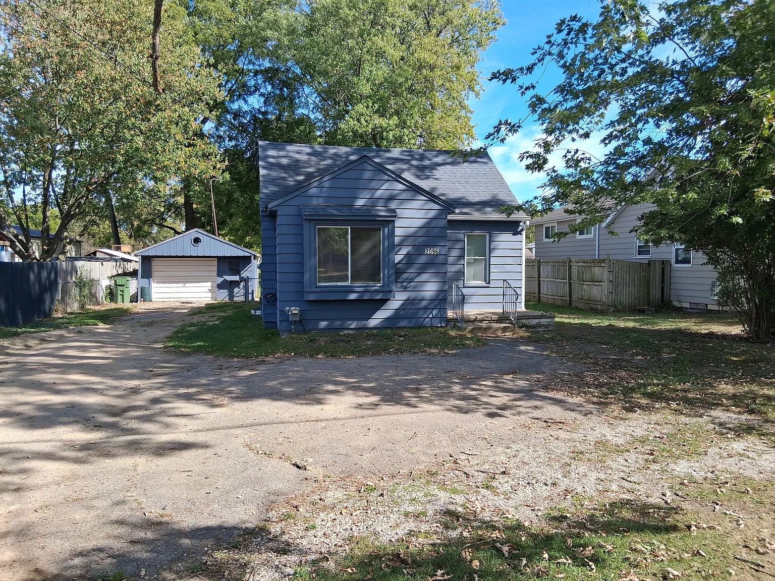 2 bed, 844 sqft, $1,200 — Photo 1