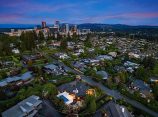 9242 NE 14th St, Clyde Hill, WA 98004